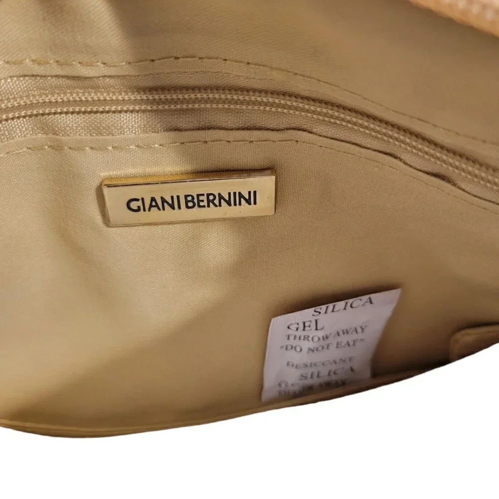 WOMEN'S Giani Bernini Wristlet. New Without Tags.